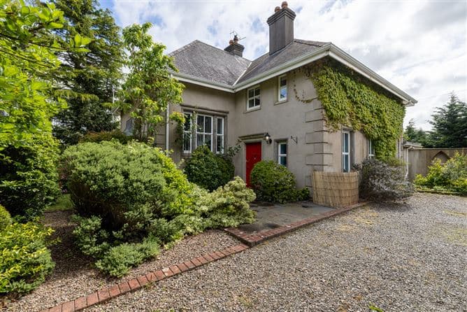 MOSS COTTAGE, HOSPITAL HILL, BUNCLODY