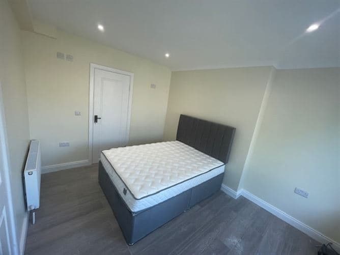 Virginia Heights, Tallaght, Dublin 24 (Double Room To Rent - Room A)