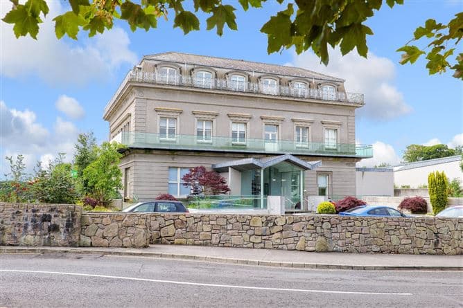 14 Mount Eaton House, Taylors Hill Road, Taylors Hill, Galway City.