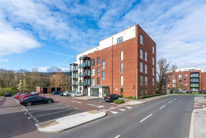 1 Whitebeam Hall, Clay Farm, Leopardstown, Dublin 18