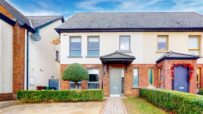 2 Chapelwood Crescent, Hollystown, Dublin 15