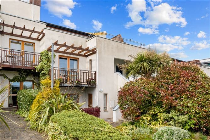 14 Brennanstown Square, Cabinteely, Dublin 18