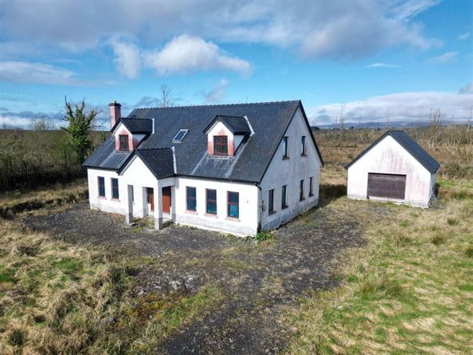 TOURLESTRANE GAA CLUB, BANADA, TOURLESTRANE, BALLYMOTE, CO. SLIGO