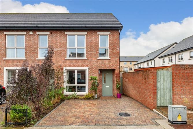 10 Parkside Row , Balgriffin, Dublin 13