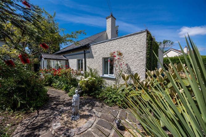 IONA, SUNCROFT AVENUE, STRAND ROAD, PORTMARNOCK, CO. DUBLIN