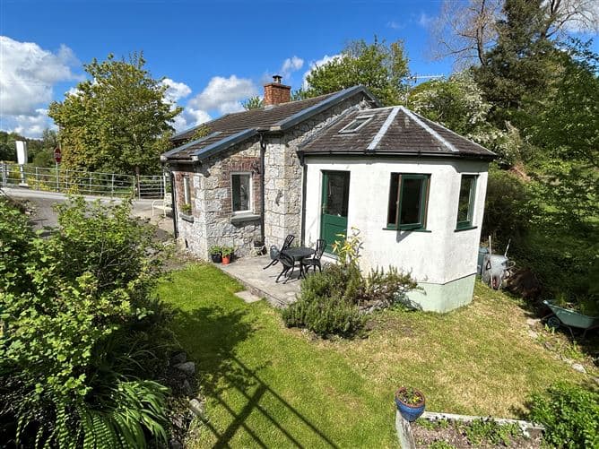 'Railway Cottage' Ballinteenoe, Carrigatoher, Nenagh, Tipperary