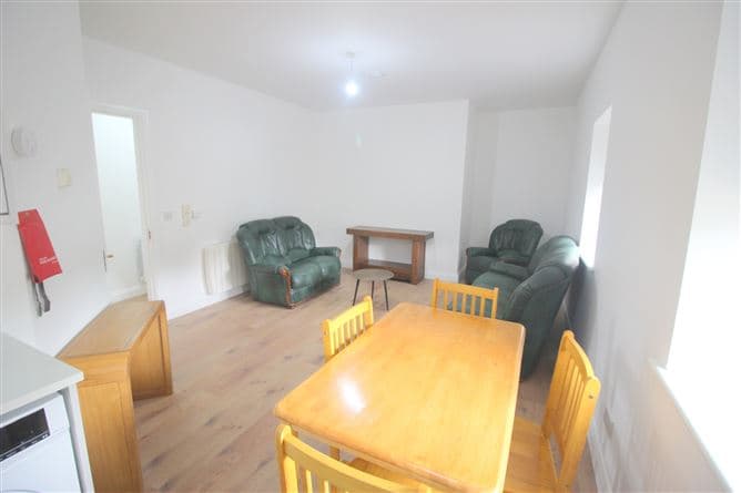 8 GREGG COURT, KILMEAGUE, NAAS
