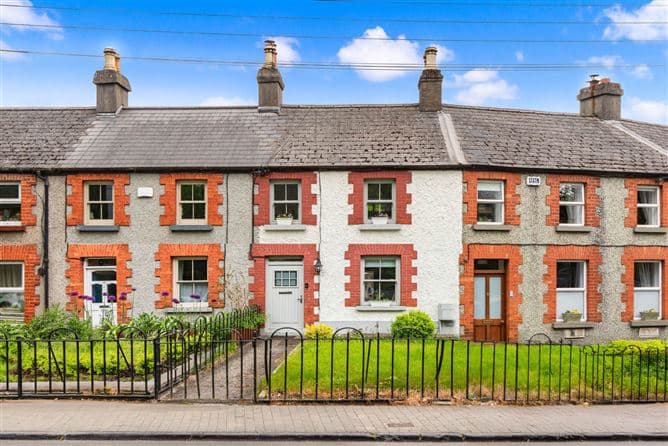 4 Sarsfield Terrace, Lower Main Street, Lucan, County Dublin