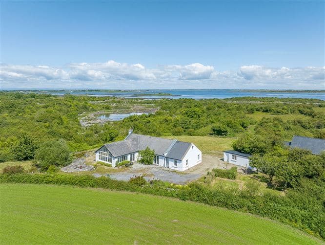 CRUSHOA COTTAGE, MOUNTSCRIBE, KINVARA, GALWAY