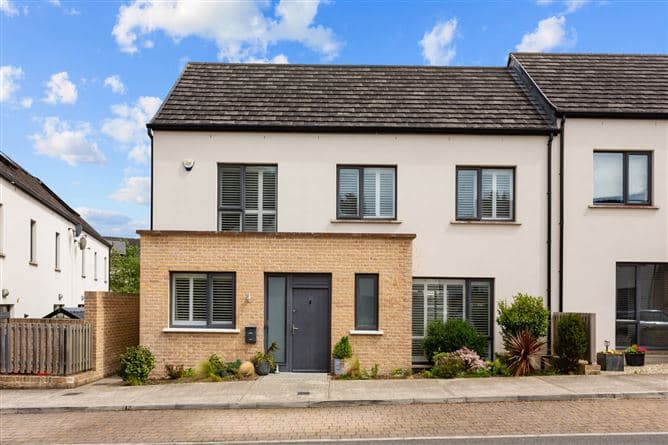 12 The Avenue, Scholarstown Wood, Rathfarnham