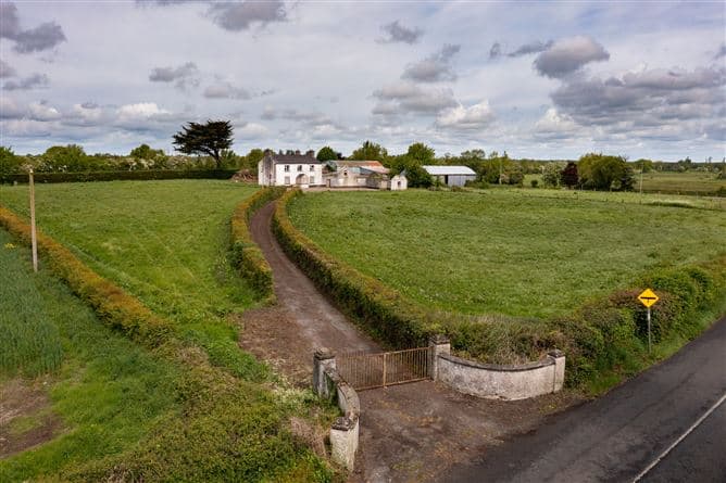 GRAIGUE HOUSE, MOUNTMELLICK, COUNTY LAOIS