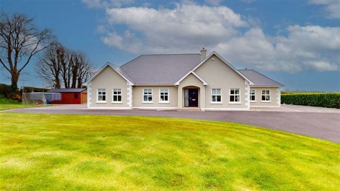 CORNASAUS SCHOOL, MUFF, CANNINGSTOWN, COOTEHILL, CO. CAVAN