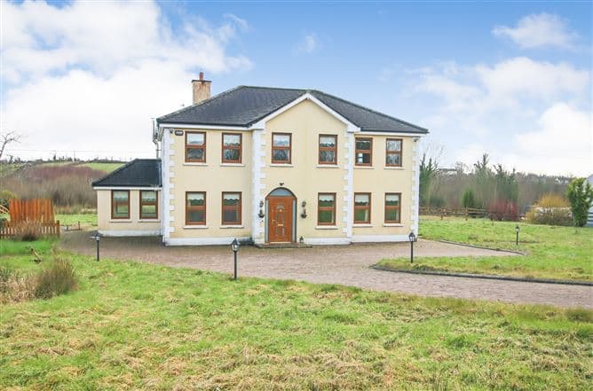 Clenahoo House, Leitrim Road, Carrick-On-Shannon,, Co. Leitrim, N41FN24