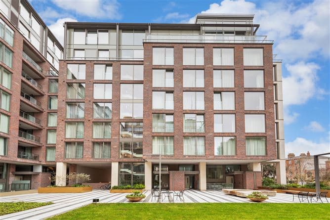 13 THE BLAKE, LANSDOWNE PLACE, BALLSBRIDGE
